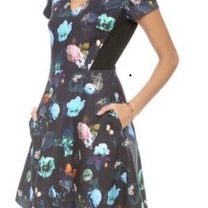 Club Monaco Black Floral Short Sleeve Mini Dress with pockets - size 0